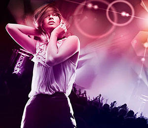 三月里的小雨（带歌词、提示版）音乐简谱