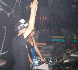 战马奔腾[二胡曲谱]音乐简谱