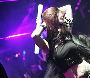 军中玫瑰（袁梅松词施仁明曲）音乐简谱