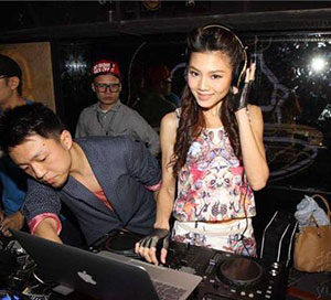 [前苏联]山楂树（二重唱、钟立民配歌版）音乐简谱