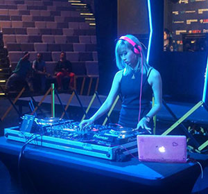 我们心里红似火音乐简谱