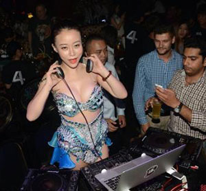 用水亲吻你（正谱）音乐简谱